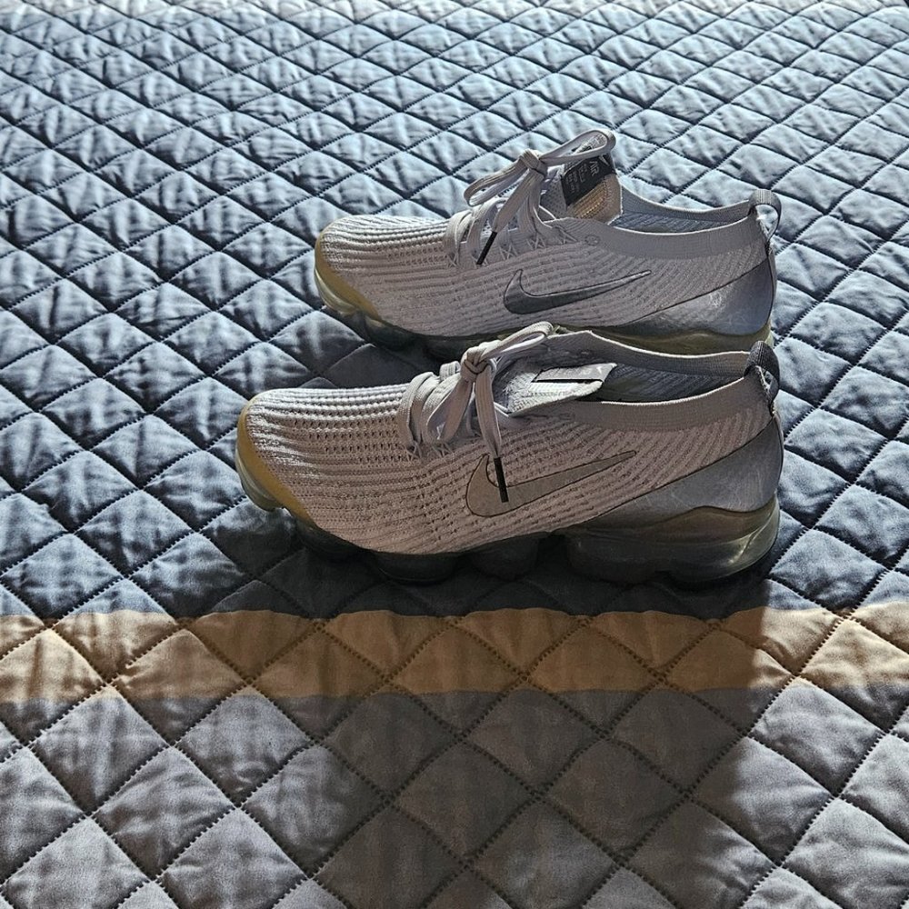 Like new: Nike vapomax flyknit - almost new! Barely worn few times only!